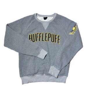 Wizarding World Of Harry Potter Hufflepuff Crewneck Sweatshirt Grey In Size M